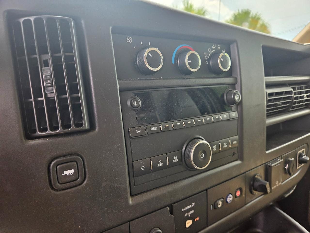 Used 2016 Chevrolet Express 3500 RWD image 9