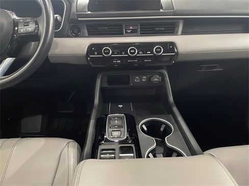 Certified 2024 Honda Pilot Touring image 11