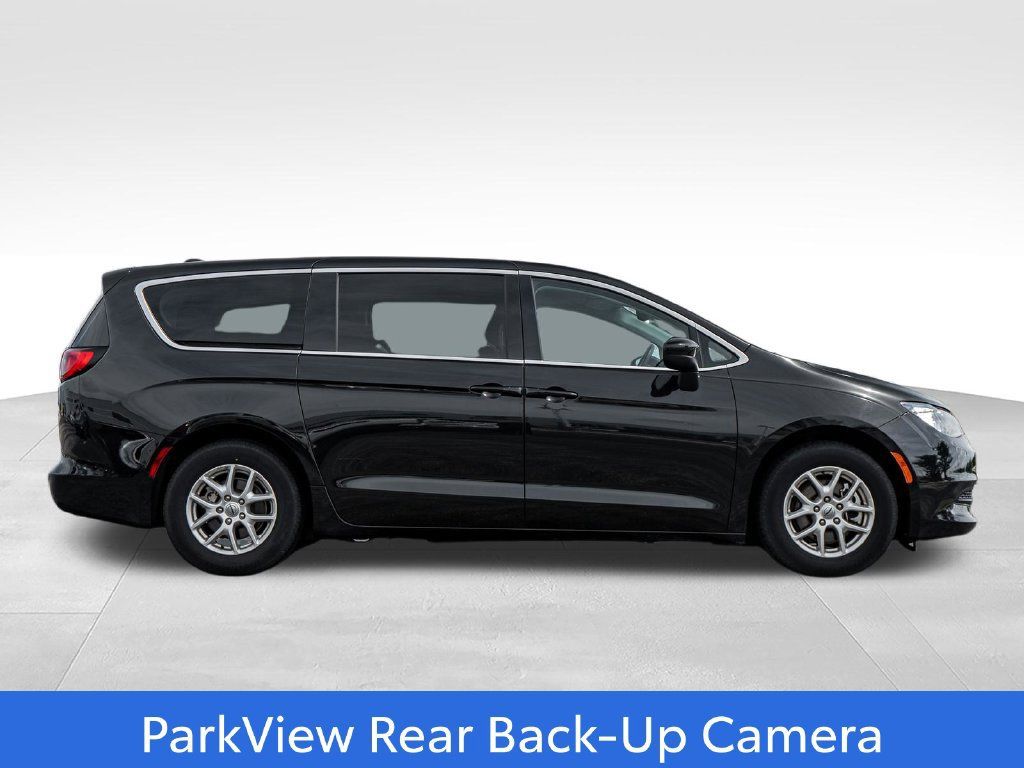 Used 2023 Chrysler Voyager LX FWD image 8