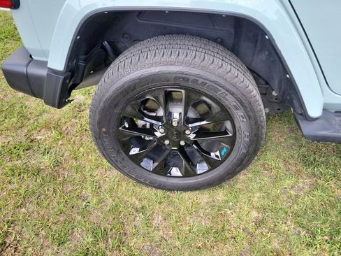Used 2023 Jeep Wrangler Unlimited Sahara AWD/4WD image 7