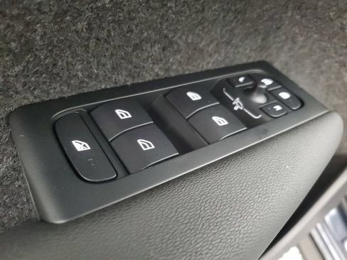 Certified 2026 Volvo XC40 B5 Core w/ Climate Package AWD/4WD image 22