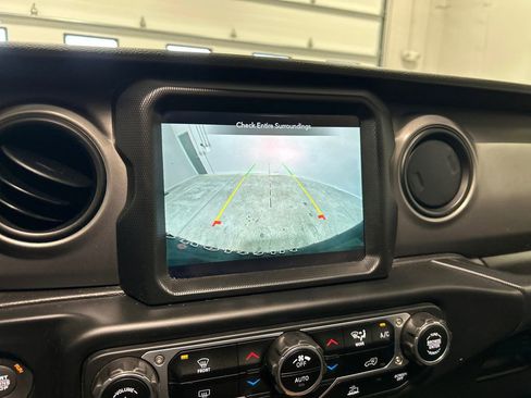 Used 2023 Jeep Wrangler Unlimited w/ Sun & Screen Package AWD/4WD image 22