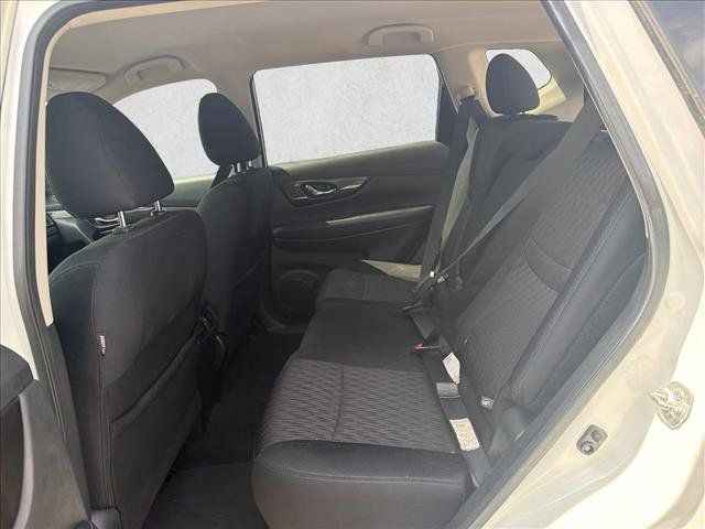 Used 2019 Nissan Rogue SV w/ Premium Package FWD image 18