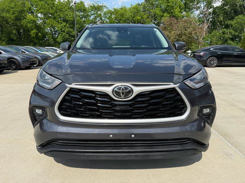 Used 2020 Toyota Highlander XLE FWD image 2