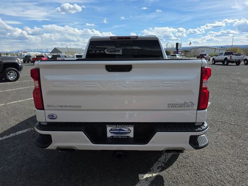 Used 2019 Chevrolet Silverado 1500 High Country w/ Technology Package AWD/4WD image 6
