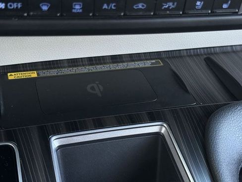 Used 2023 Toyota Sienna Limited image 22