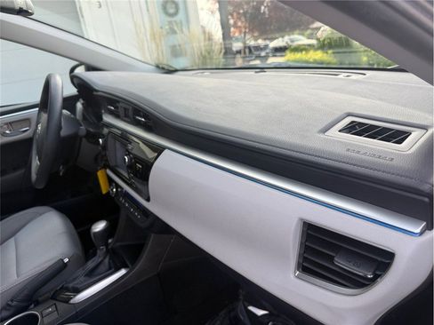 Used 2016 Toyota Corolla LE FWD image 40