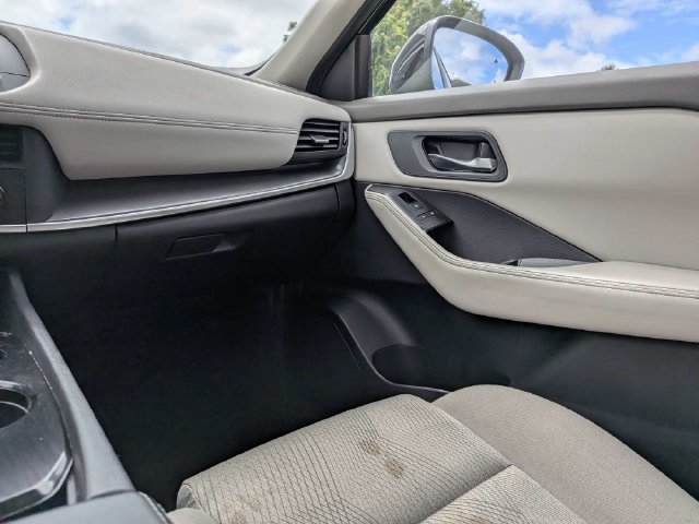 Used 2025 Nissan Rogue SV FWD image 15