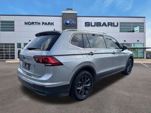Used 2024 Volkswagen Tiguan SE FWD image 3