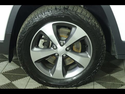 Used 2021 Jeep Cherokee Limited w/ Elite Package AWD/4WD image 13