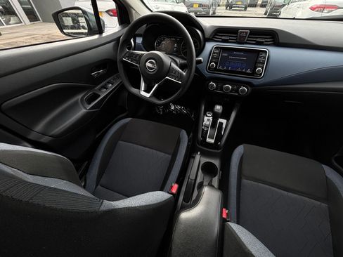 Used 2025 Nissan Versa SV image 33