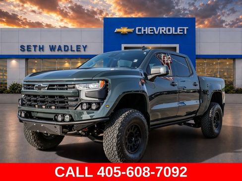 Used 2025 Chevrolet Silverado 1500 LTZ AWD/4WD image 3