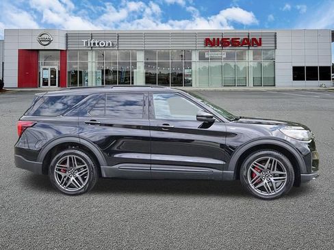 Used 2025 Ford Explorer ST-Line w/ ST-Line Street Pack AWD/4WD image 3