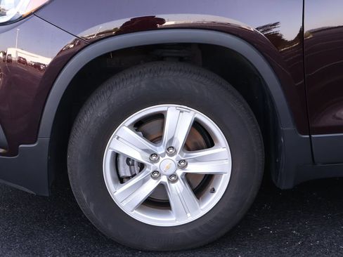 Certified 2022 Chevrolet Trax LT w/ LT Convenience Package AWD/4WD image 12