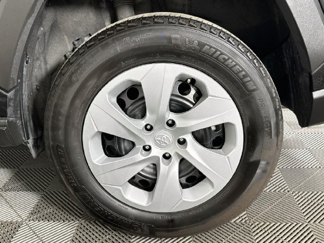 Used 2025 Toyota RAV4 LE AWD/4WD image 33