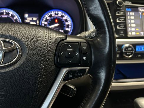 Used 2018 Toyota Highlander AWD V6 image 18
