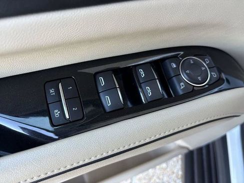 Certified 2022 Cadillac Escalade Premium Luxury AWD/4WD image 24