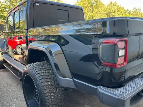 Used 2020 Jeep Gladiator Overland AWD/4WD image 6