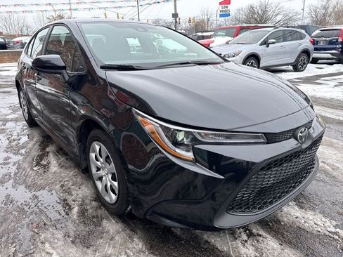Used 2022 Toyota Corolla LE image 3