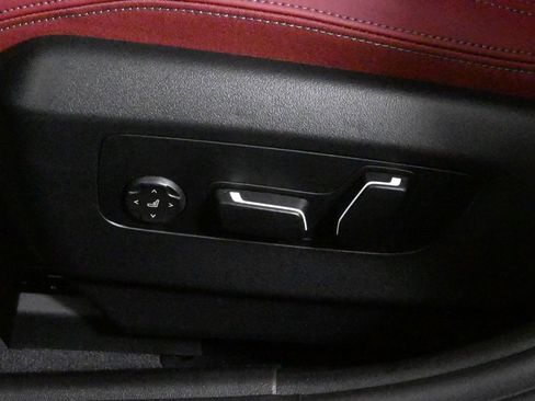 Used 2026 BMW 530i xDrive w/ Premium Package image 28