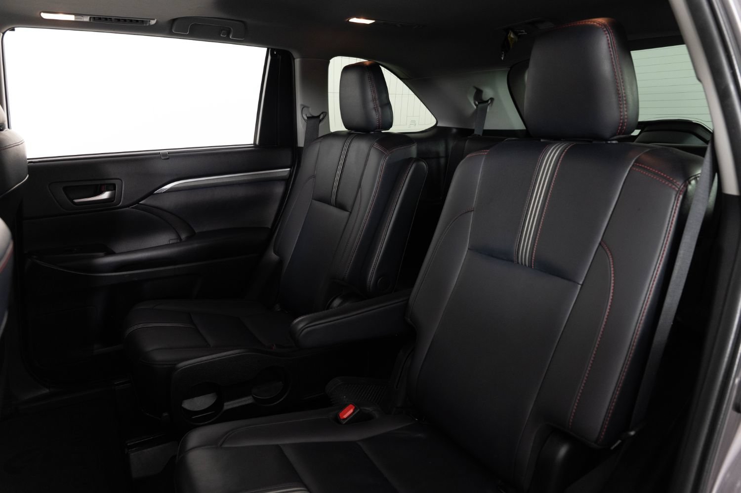 Used 2019 Toyota Highlander SE AWD/4WD image 17