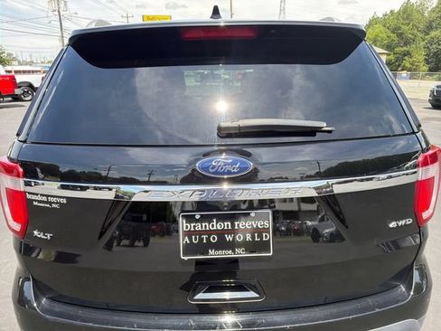 Used 2017 Ford Explorer XLT w/ Equipment Group 202A AWD/4WD image 28