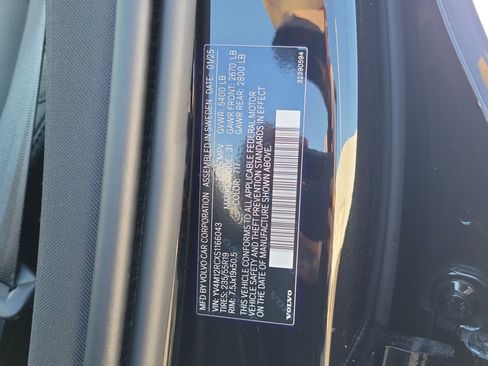 Certified 2025 Volvo XC60 B5 Plus w/ Climate Package image 32