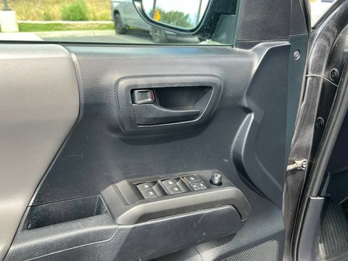 Used 2019 Toyota Tacoma SR w/ SR Convenience Package AWD/4WD image 28