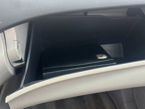 Used 2010 Toyota Highlander SE image 21