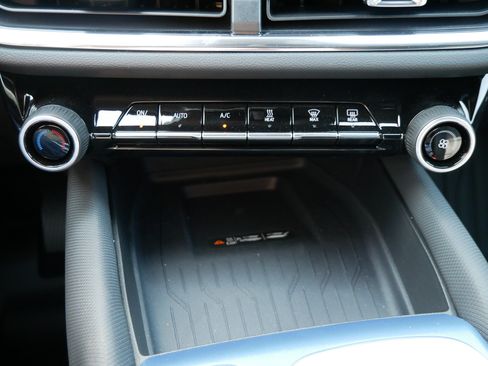 New 2026 Chevrolet Equinox EV LT w/ LPO, Blackout Package FWD image 8