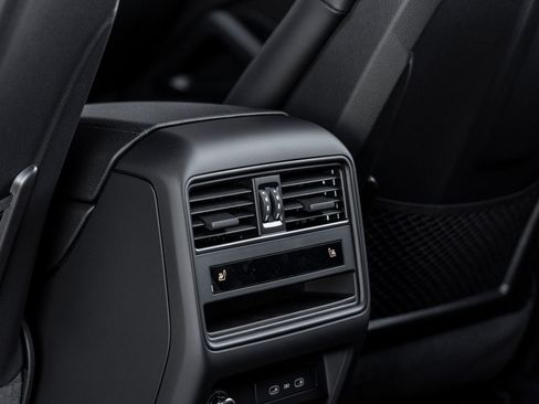 Certified 2026 Porsche Cayenne Coupe image 34