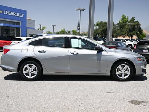 Used 2024 Chevrolet Malibu LT FWD image 3