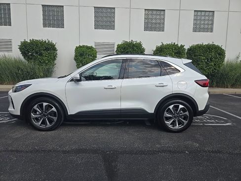 Used 2023 Ford Escape Platinum image 5