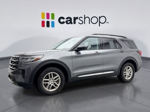 Used 2025 Ford Explorer Active AWD/4WD image 1