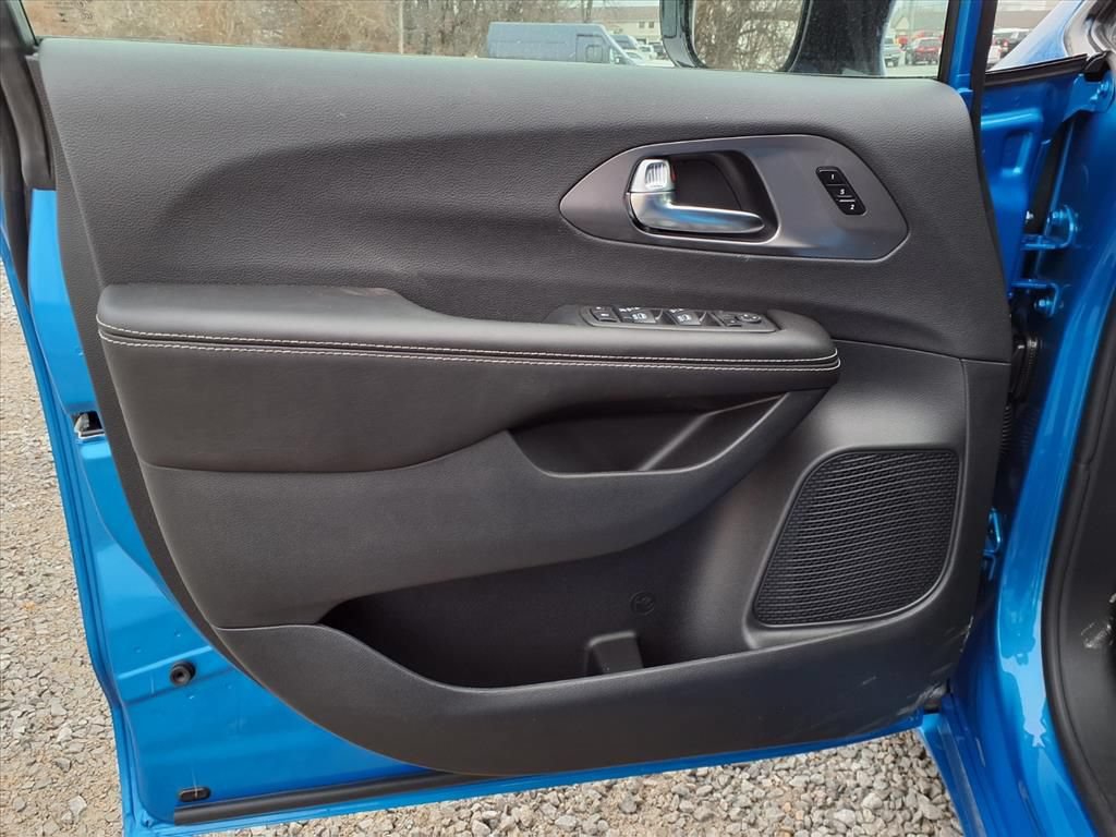 New 2026 Chrysler Pacifica Select w/ S Appearance Package FWD image 22