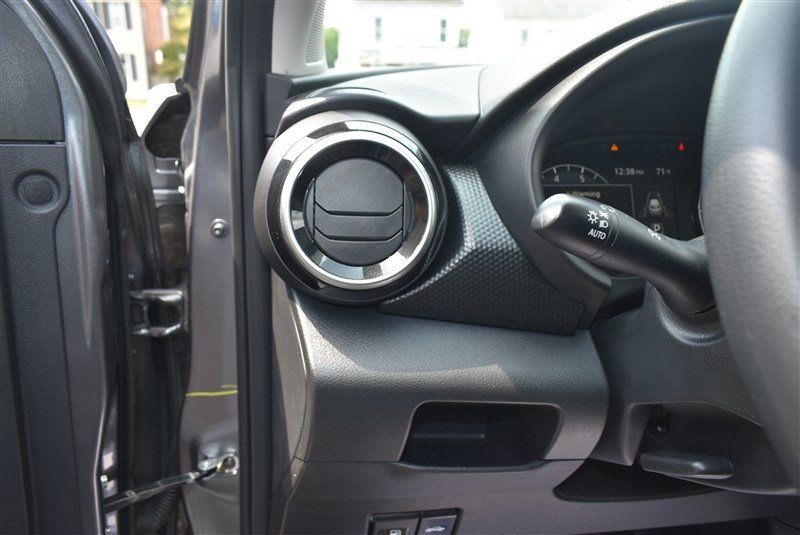 Used 2023 Nissan Kicks SV FWD image 11