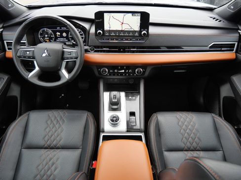 Used 2023 Mitsubishi Outlander SEL image 10