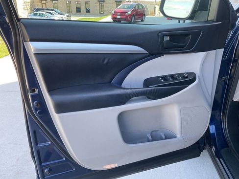 Used 2015 Toyota Highlander Plus AWD/4WD image 27