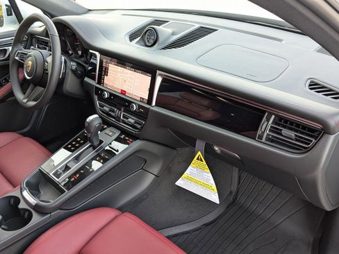 New 2026 Porsche Macan image 26