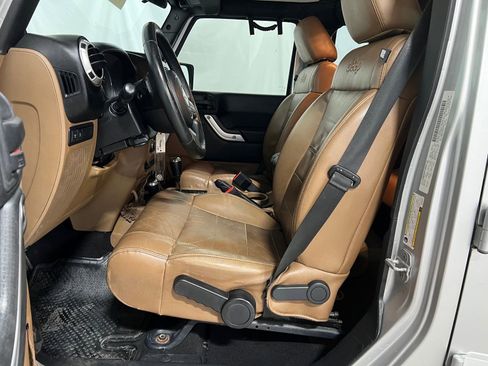 Used 2011 Jeep Wrangler Unlimited Rubicon w/ Dual Top Group image 12