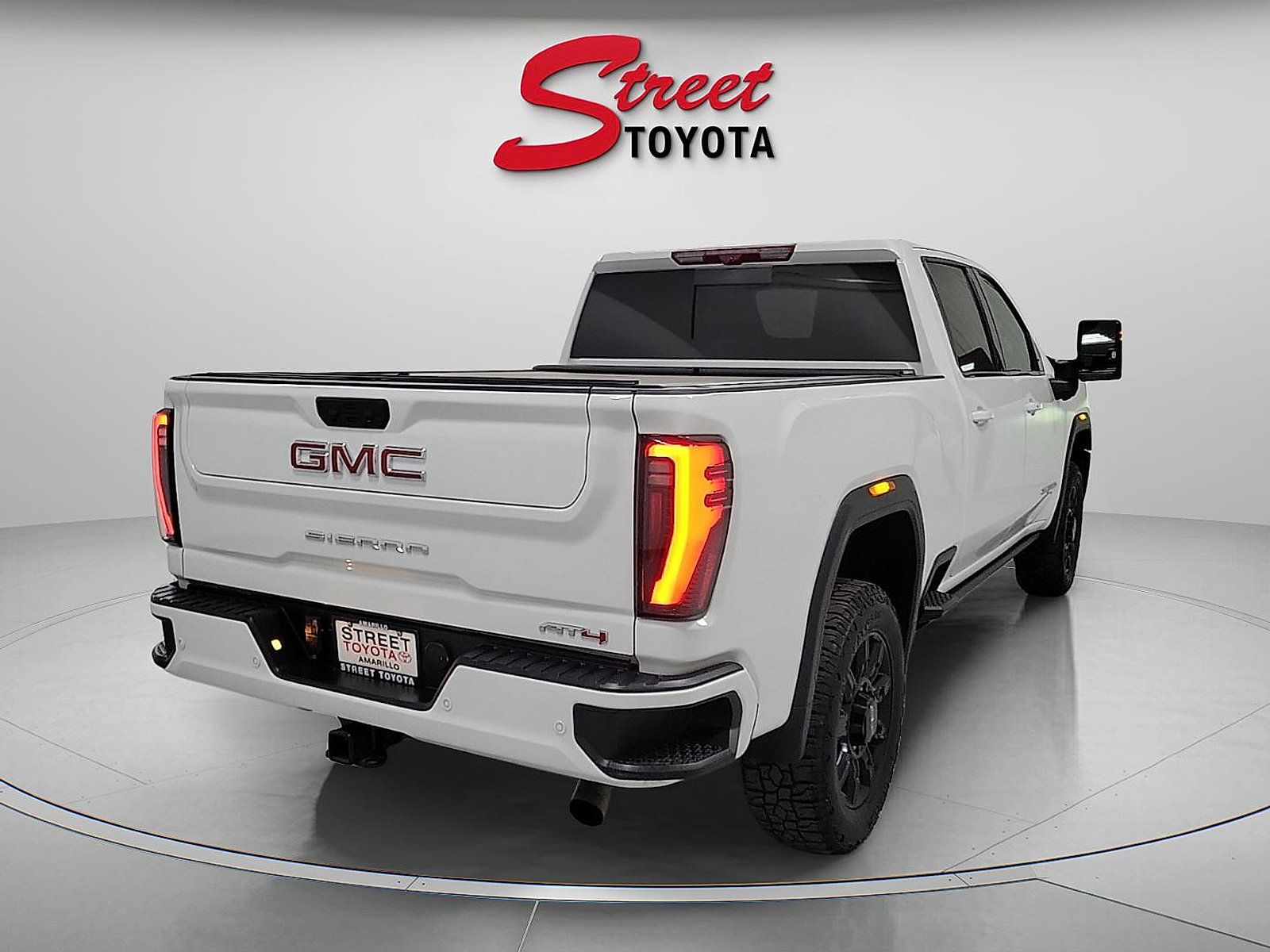 Used 2024 GMC Sierra 2500 AT4 w/ AT4 Premium Plus Package AWD/4WD image 4