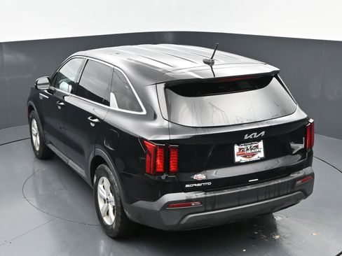 Used 2023 Kia Sorento LX FWD image 31