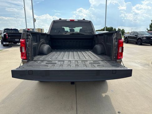Used 2022 Ford F150 XLT w/ Trailer Tow Package RWD image 5