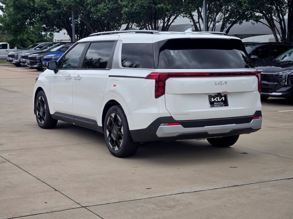 New 2026 Kia Carnival EX FWD image 3
