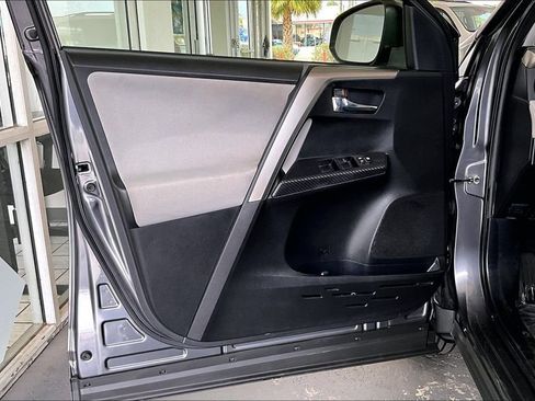 Used 2015 Toyota RAV4 XLE FWD image 20