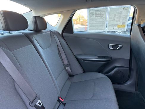 Used 2025 Kia K4 FWD image 36