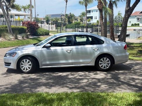 Used 2012 Volkswagen Passat 2.5 S FWD image 2