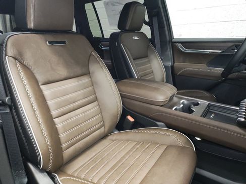 New 2026 GMC Acadia Denali Ultimate w/ LPO, Floor Liner Package image 9