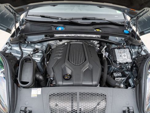 Used 2022 Porsche Macan image 38