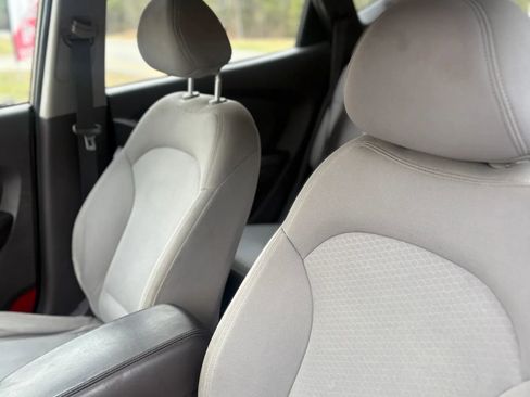 Used 2010 Hyundai Tucson GLS FWD image 8